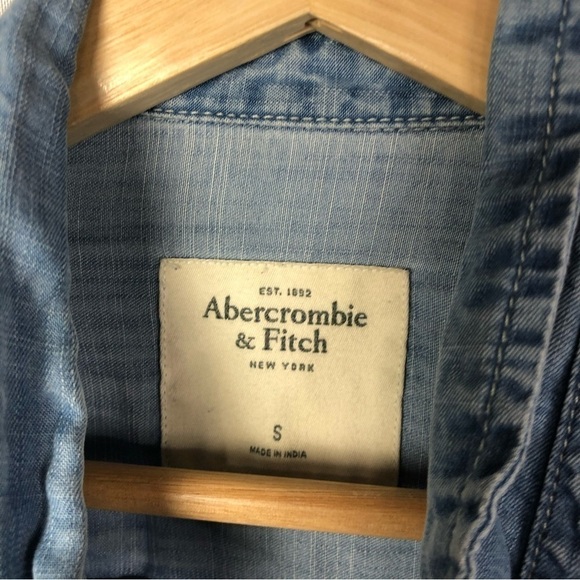 Abercrombie & Fitch Light Blue Chambray Long Sleeve Button Down S - Picture 5 of 5